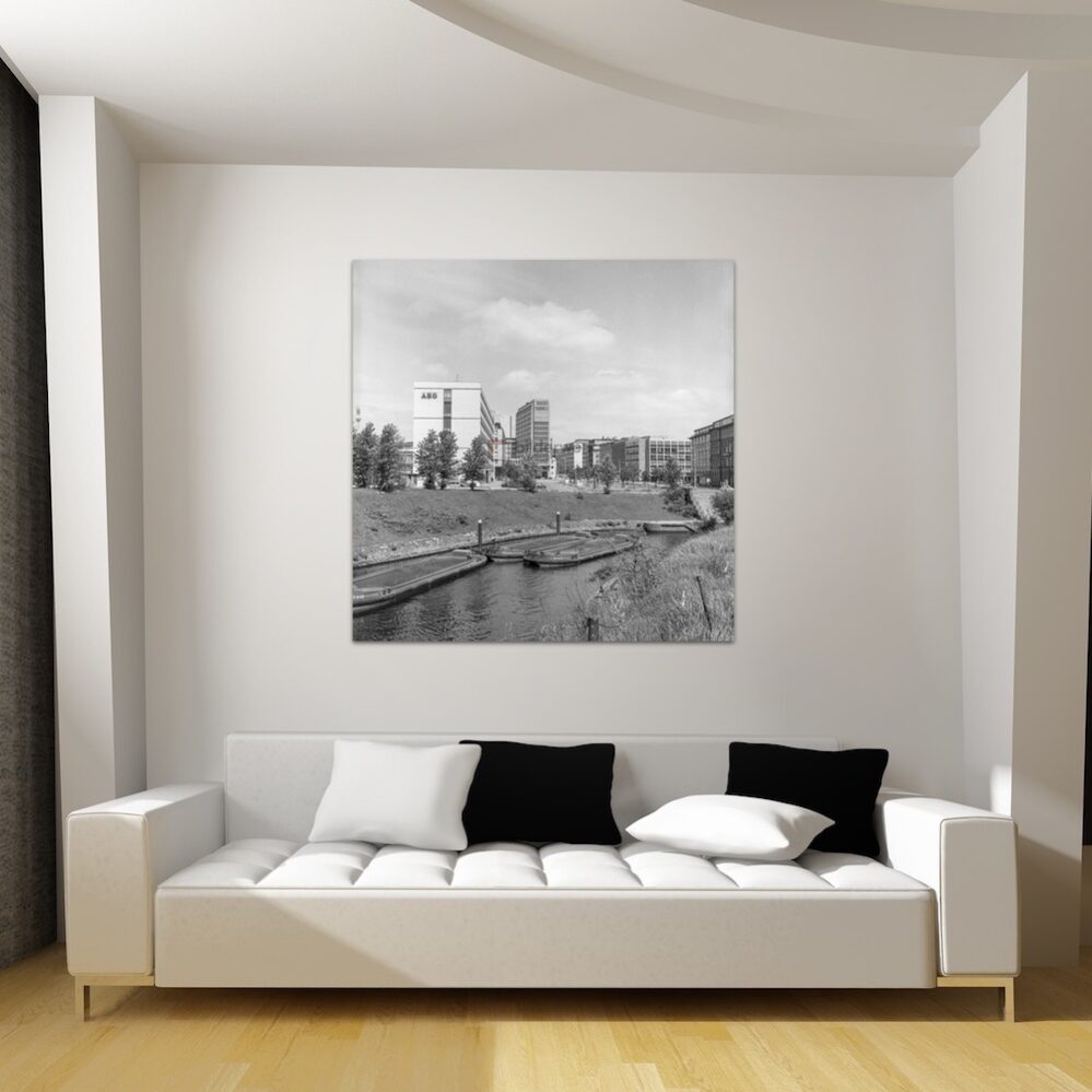 KHN00111_wall1